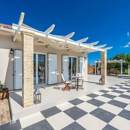Villa Vigneto *